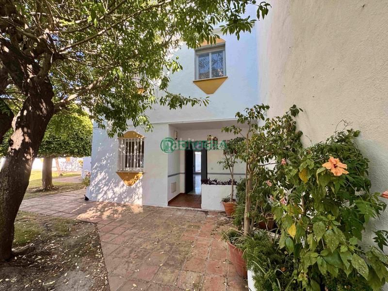 Foto 83e36b43-fde0-4265-97f3-ad8f5c634acf. Chalet  adosado en venta en calle firmamento en Benalmádena