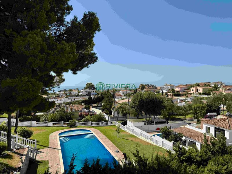 Foto 15ae7505-2df2-470f-9a5c-6e3080dfbc98. Chalet casa/chalet independiente en venta en avenida tomillar en Benalmádena