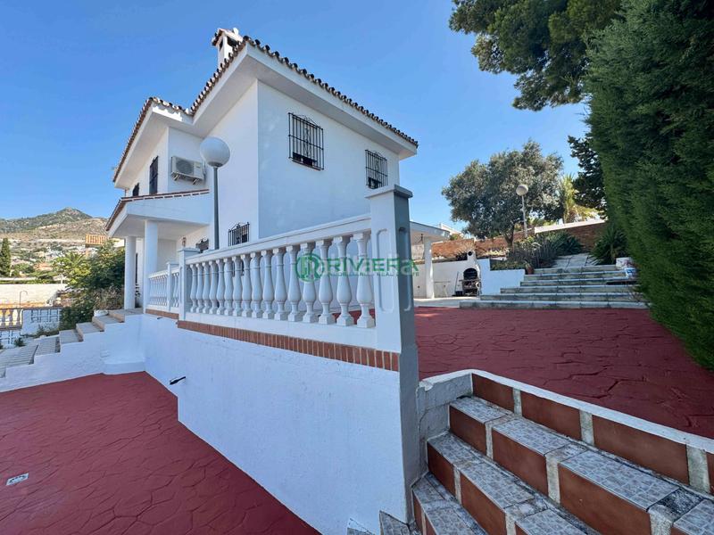 Foto 7e05a772-fb4c-4663-9f6d-d7f4f3212fbe. Chalet casa/chalet independiente en venta en avenida tomillar en Benalmádena