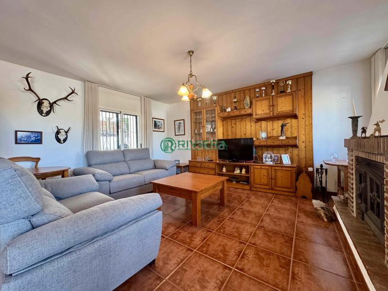 Foto 92ce0e05-4135-429b-a7bd-d25596232566. Chalet casa/chalet independiente en venta en avenida tomillar en Benalmádena