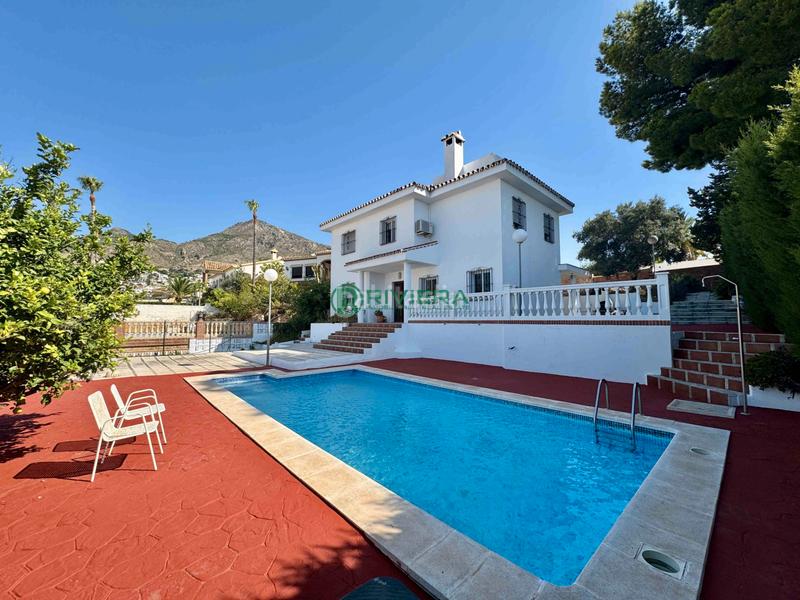 Foto 9ea85fb6-6bff-4746-81fc-296b5e562890. Chalet casa/chalet independiente en venta en avenida tomillar en Benalmádena