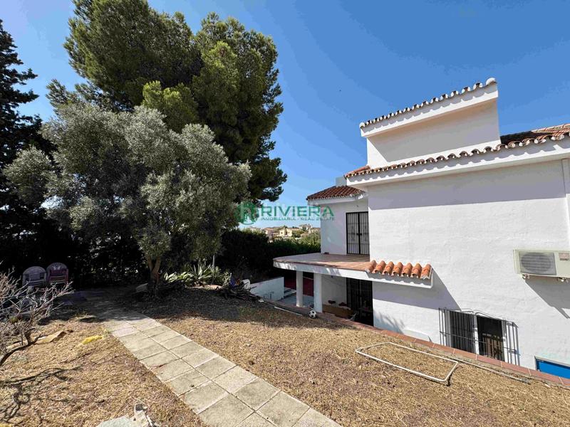 Foto ab765ba8-d180-4ecd-800f-7e43a9fe3fc1. Chalet casa/chalet independiente en venta en avenida tomillar en Benalmádena