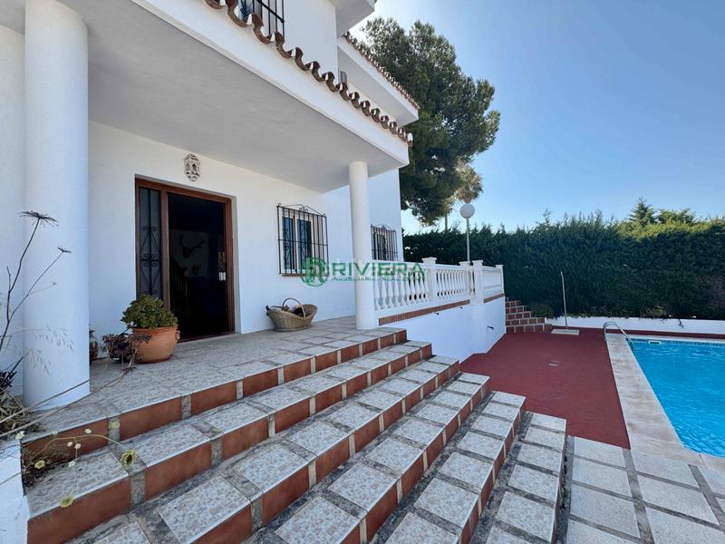 Foto c9550602-1a4c-4615-a566-77ee650260d4. Chalet casa/chalet independiente en venta en avenida tomillar en Benalmádena