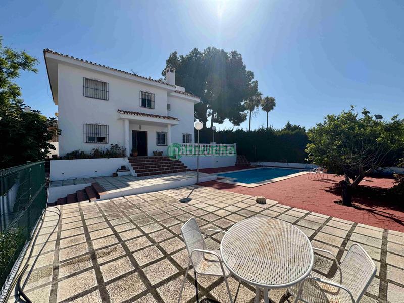 Foto f61dbd68-220c-4049-806b-e495b1700290. Chalet casa/chalet independiente en venta en avenida tomillar en Benalmádena