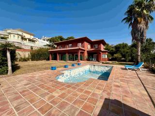 Xalet a Torremuelle. ¡descubre la joya que estabas esperando en benalmádena costa!