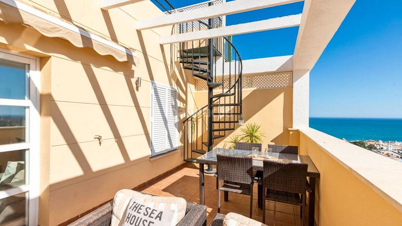 Foto 4c4dae73-3774-49fe-8dcd-c96a7142c0d3. Penthouse with heating parking pool in Montemar Torremolinos