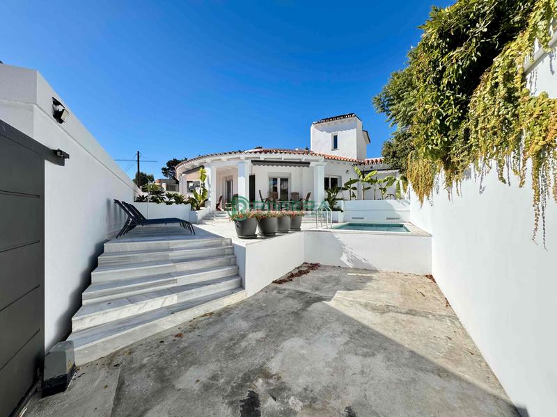 Foto b43009e3-ad4b-41bf-8044-355a8cf9c859. Chalet casa/chalet independiente en calle fragata, en Benalmádena