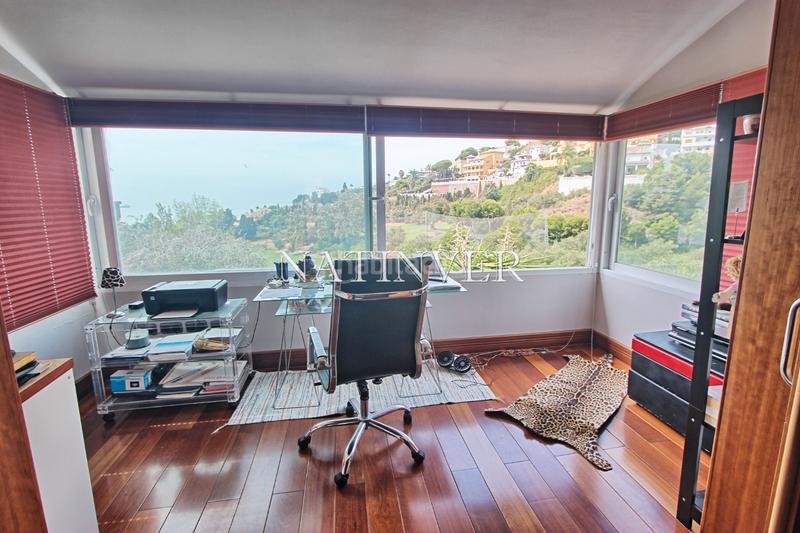 Foto 408c2cfb-775a-46a6-b85d-2e394ac2a7c2. Chalet with fireplace heating parking pool in El Candado Málaga