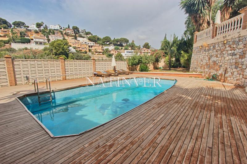 Foto 8b04b11c-c453-4b38-aab1-81bf4031470b. Chalet with fireplace heating parking pool in El Candado Málaga