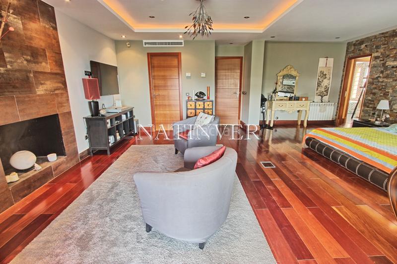 Foto db22c928-9042-4f37-9c81-15e9a54c09a5. Chalet with fireplace heating parking pool in El Candado Málaga