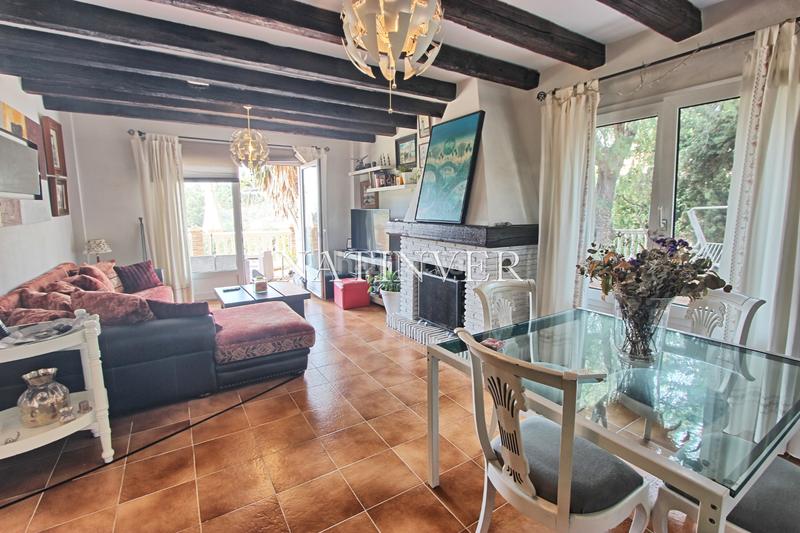 Foto 6da9c2ec-6c7c-41fc-a428-3586a2a510c2. Xalet amb xemeneia calefacció aparcament piscina a Málaga