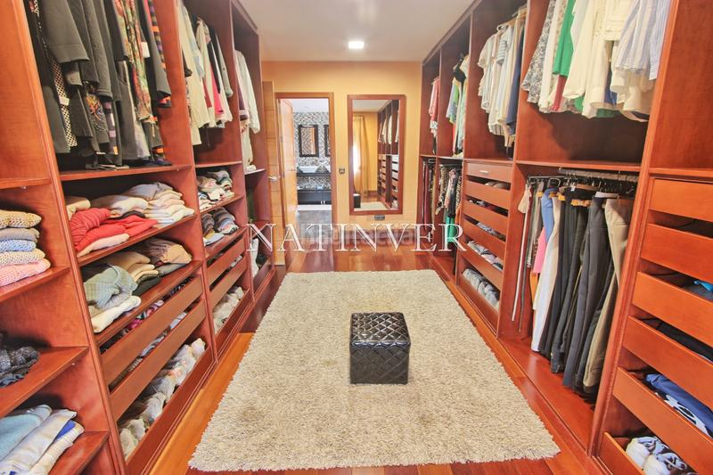 Foto c49b5df0-9bef-4bc1-8d1d-a1dda5d255c6. Xalet amb xemeneia calefacció aparcament piscina a Málaga