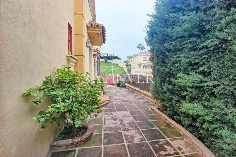 Foto 1717ec5a-7072-4201-bcc1-27286fe3a79d. Casa adosada en calle azucena 15 en Cotomar Rincón de la Victoria