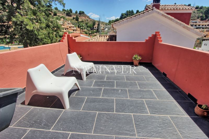 Foto 5743059e-9a8d-48b1-9917-20b9daa9b21f. Chalet en calle leoni benabú 23 en Pinares de San Antón Málaga