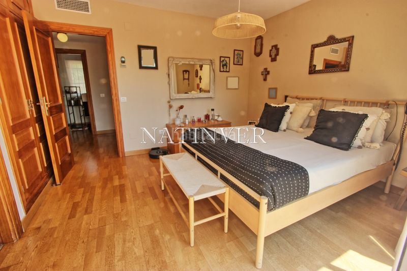 Foto 6a913cb9-6457-4a71-9689-edb76ecd7ac9. Chalet en calle leoni benabú 23 en Pinares de San Antón Málaga