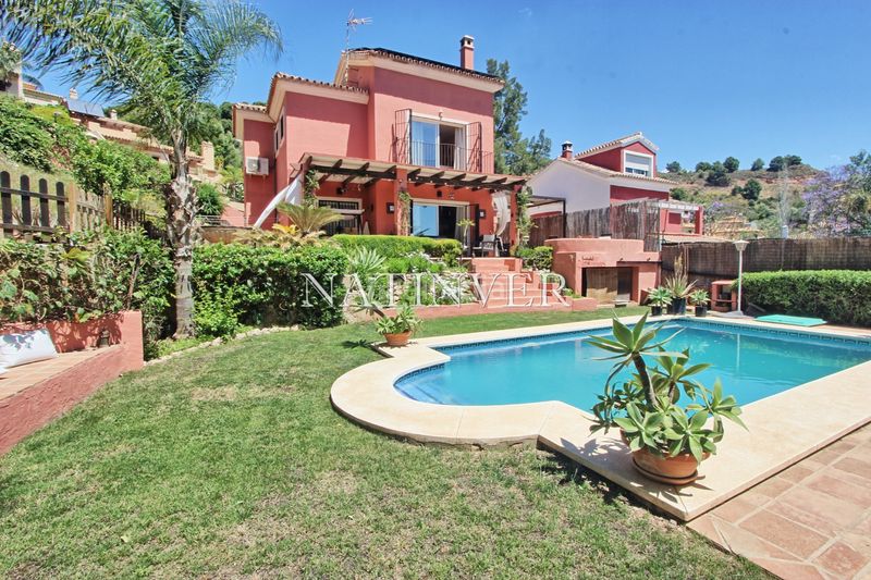 Foto 865e1905-1e77-4594-9aa8-1ce7176932a5. Chalet en calle leoni benabú 23 en Pinares de San Antón Málaga