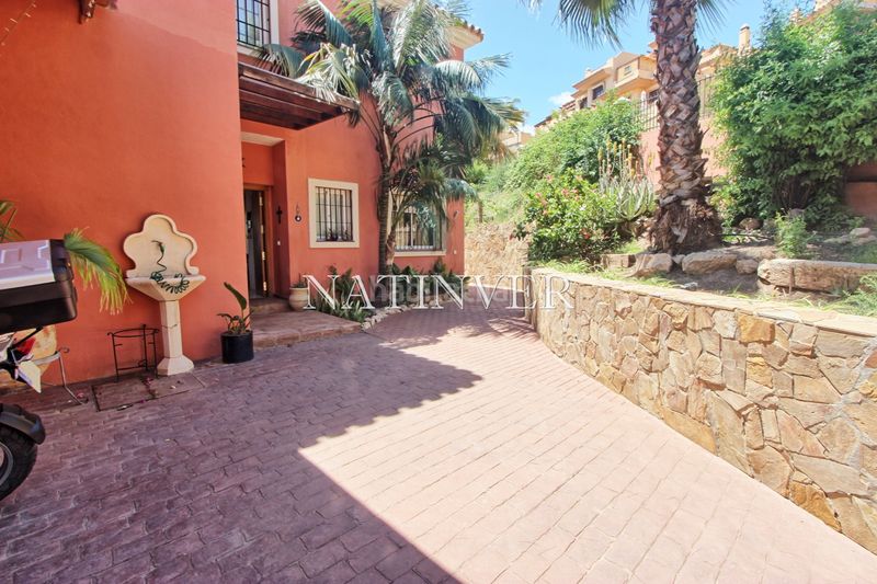 Foto e6e9d12f-752c-40b8-bb91-1fea6ec4f73b. Chalet en calle leoni benabú 23 en Pinares de San Antón Málaga