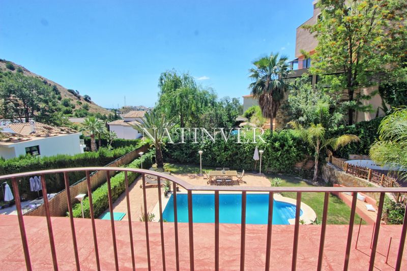 Foto f1516bc3-c05d-493a-a1c5-03d2133542e2. Chalet en calle leoni benabú 23 en Pinares de San Antón Málaga