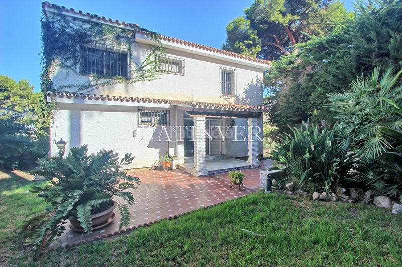 Foto 6f1bca70-d31a-41a4-993e-05023e8629c3. Chalet en calle cueva de menga 21 en El Candado Málaga