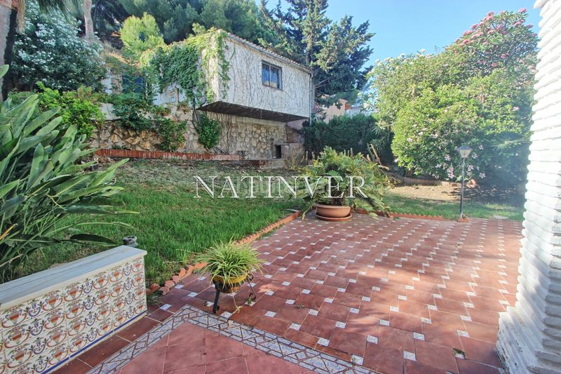 Foto 799d0685-d06a-4338-92ee-a99ba9750ad4. Chalet en calle cueva de menga 21 en El Candado Málaga