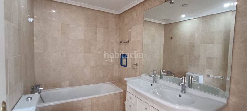 Foto 4c2b8885-91ab-40eb-a995-e8af8ad8dd03. Rent towny house with fireplace parking pool in Capellanía - Retamar Alhaurín de la Torre