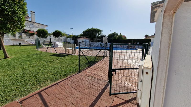 Foto 9dc3ae7e-618a-49d3-93b7-6cf92544ac66. Rent towny house with fireplace parking pool in Capellanía - Retamar Alhaurín de la Torre