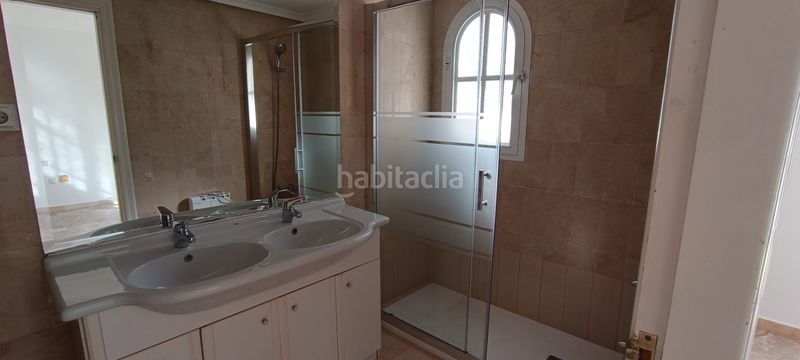 Foto f657d02c-358e-4ed2-8d8a-f801d41f0d6a. Rent towny house with fireplace parking pool in Capellanía - Retamar Alhaurín de la Torre