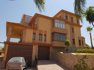 Chalet in Estación de Cártama. Villa en venta en estación de cártama