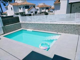 Casa pareada en Pinos de Alhaurín. Estupendo chalet pareado