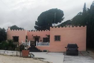 Chalet en Pinos de Alhaurín. Villa independiente en venta en alhaurín de la torre