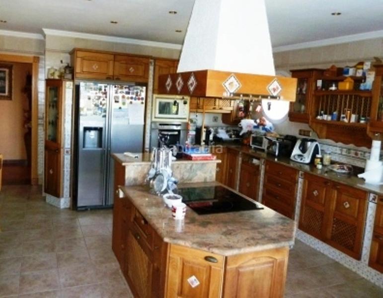 Foto 3a00d0b4-8794-42c4-9a54-cca9429f9483. Chalet mit kamin heizung parking pool in Capellanía - Retamar Alhaurín de la Torre