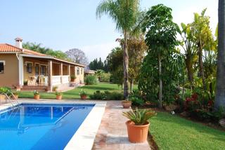 Chalet en Pinos de Alhaurín. Villa en venta en alhaurin de la torre