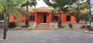 Xalet a Monda. Villa en venta en coín