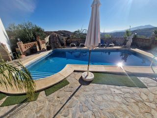 Chalet en Guaro. Villa en venta en guaro