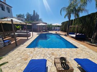 Chalet in Manantiales - Lagar - Cortijo. Villa en venta en alhaurín de la torre