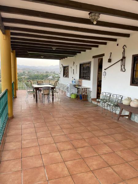 Foto 945b969c-bbc2-4247-b8b8-65cadfa5fc31. Xalet amb xemeneia aparcament a Coín