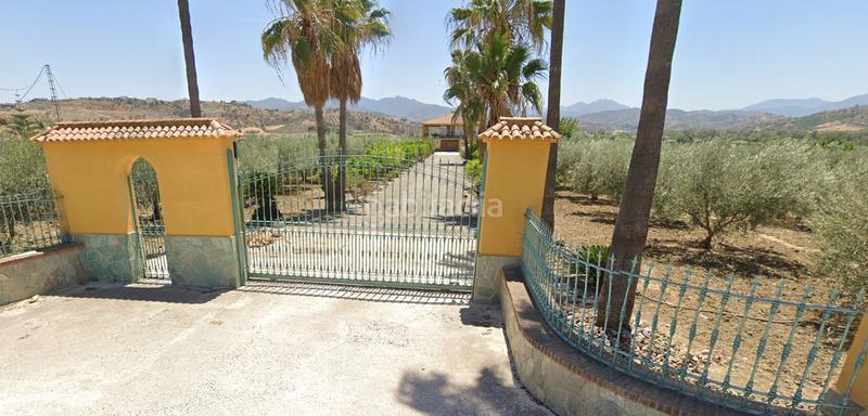 Foto b89a32f2-0518-4bea-ad5c-b29e19a3cfd6. Xalet amb xemeneia aparcament a Coín