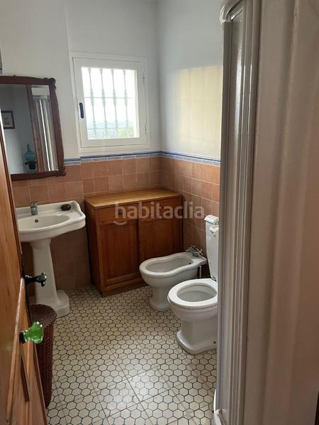 Foto eaa3c8fc-bbce-4910-aa1b-573806b5698e. Xalet amb xemeneia aparcament a Coín