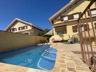Casa aparellada en Capellana - Retamar. Fantastico chalet pareado en alhaurin de la torre