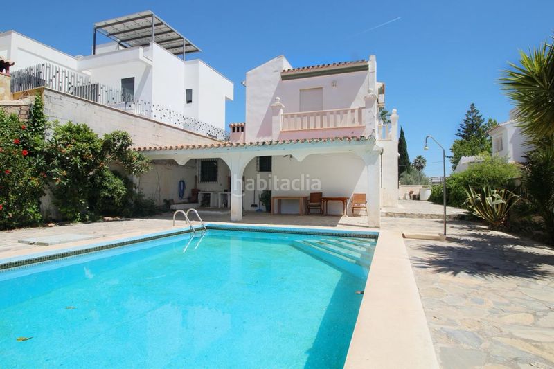 Foto ca90d3d8-5420-4670-b0dd-ae93e893fb0c. Xalet amb xemeneia aparcament piscina a Coín