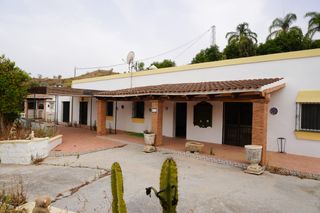 Landgut in Coín. Finca rustica con dos vivienda en coin