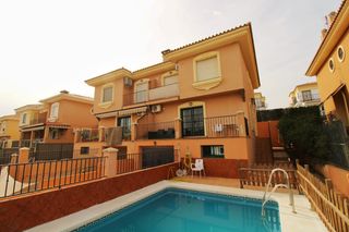 Towny house in Capellanía - Retamar. En venta chalet pareado en alhaurin de la torre