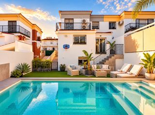 Rent Towny house in Capellanía - Retamar. Alquiler chalet pareado en alhaurin de la torre