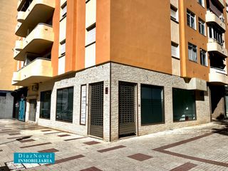 Rent Business premise in Calle molino velasco 5. Local reformado
