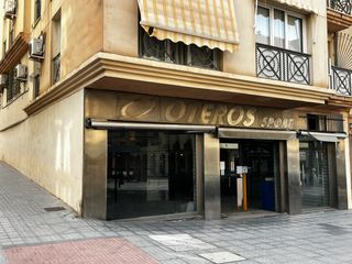 Local Comercial a Calle barrero de capuchinos 2. Avenida principal