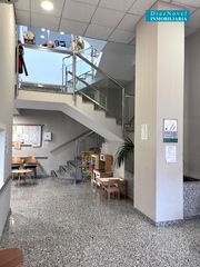Miete Büro  Avenida de la rosaleda. Oficina cercana la centro con apartamento incluido