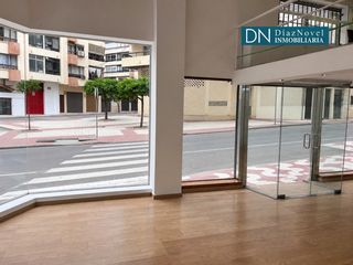 Rent Business premise in Calle enrique van dulken 8. Local en esquina