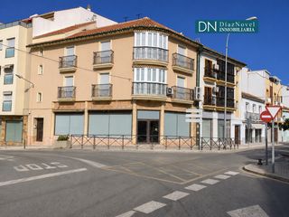 Rent Business premise in Calle cristo 35d. Local en esquina