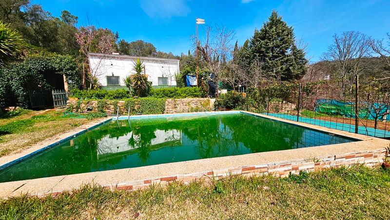 Foto 276fc1bb-7dbd-4256-bb5a-4d6e86bdb154. Masia amb xemeneia piscina a Galaroza