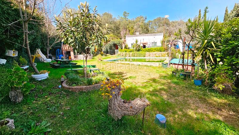 Foto e38c592d-b3cf-4746-8195-535d7f3567d3. Masia amb xemeneia piscina a Galaroza